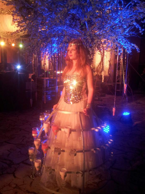 Champagne Girl Podium – विलासी कार्यक्रमांसाठी उत्कृष्ट शॅम्पेन सेवा मनोरंजन performance photo