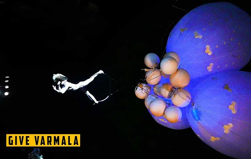Cluster Helio Angel – ഗംഭീര ഇവന്റുകൾക്കായി ബഹു-കലാകാര LED ഹാലോ ആകാശ വിനോദം performance photo