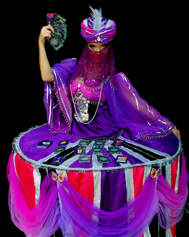 Dancing Tables – విలాసవంతమైన ఈవెంట్ల కోసం సజీవ టేబుల్ వాకబౌట్ వినోదం performance photo