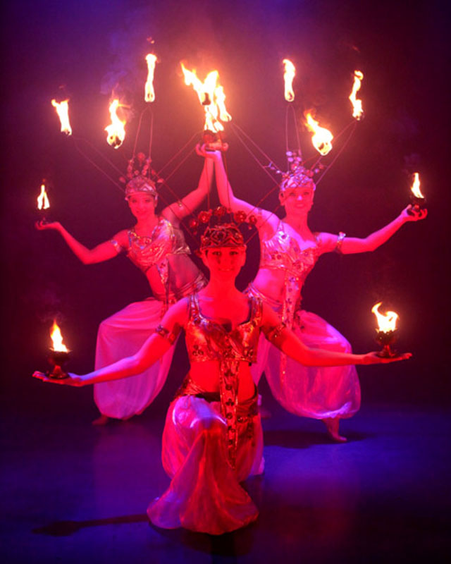Fire Angels – గొప్ప ఈవెంట్ల కోసం అద్భుతమైన బహిరంగ అగ్ని నృత్య వినోదం performance photo