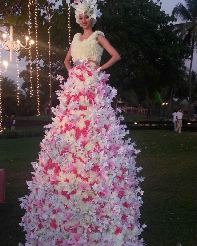 Flower Girl – విలాసవంతమైన ఈవెంట్ల కోసం సొగసైన పుష్ప స్వాగత వినోదం performance photo