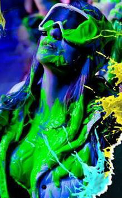 GLOW PAINT PARTY – चमकदार रंग पार्टी अनुभव performance photo