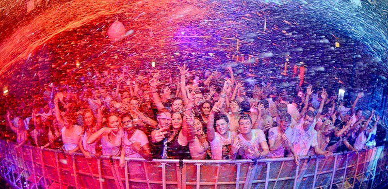 GLOW PAINT PARTY – चमकदार रंग पार्टी अनुभव performance photo