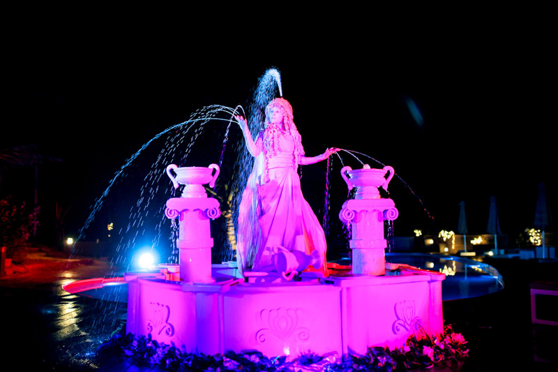 Human Fountain – മനോഹരമായ സജീവ ജലധാര പ്രകടനം performance photo
