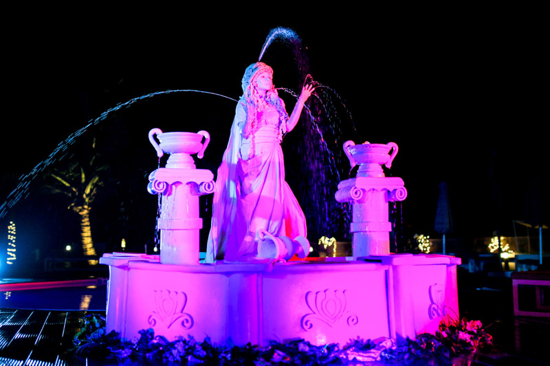 Human Fountain – മനോഹരമായ സജീവ ജലധാര പ്രകടനം performance photo