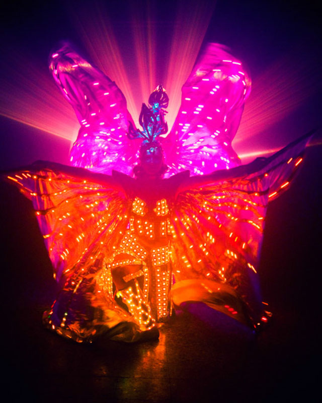Laser Angels – கண்கவர் லேசர் ஒளி நடன நிகழ்ச்சி performance photo
