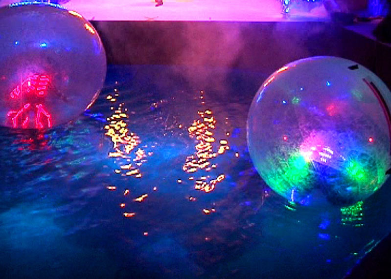 LED Bubble Gymnasts – പ്രകാശിത ഗോള ജിംനാസ്റ്റിക്സ് പ്രകടനം performance photo