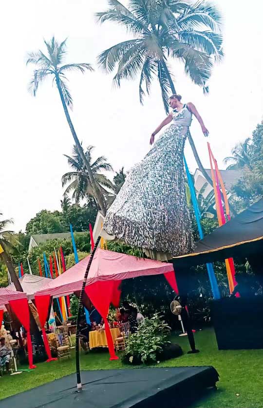 Shooting Star – മാന്ത്രിക അവരോഹണ ആകാശ പ്രവേശ പ്രകടനം performance photo