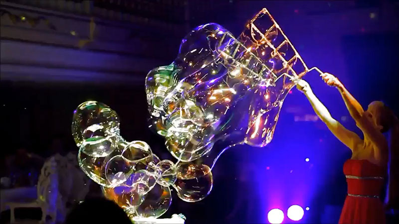 Soap Bubble Show – ആഡംബര ഇവന്റുകൾക്കായി മാന്ത്രിക കുമിള വിനോദം performance photo